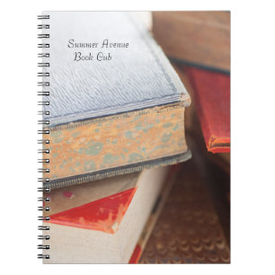 Livres vintages empilés