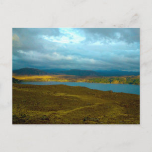 Loch Kishorn dans la carte postale du soleil du so