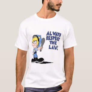 L'Officier Jacob Respecte Toujours Le T-shirt De L