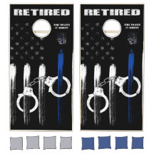 L'officier retraité donne l'arrestation Ensemble d