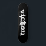 Logo de marque Victon Splatter Skateboard<br><div class="desc">Type de pont : 7 3/4" Skateboard Deck Que vous fassiez des moules sur la demi-pipe ou des kickflips dans la rue, cette planche en forme de compétition a une pop suprême! Nos planches sont en érable de première qualité et grâce à un processus d’impression sans équivalent vous aurez la...</div>