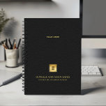Logo et nom de Black Leather Look Gold Business<br><div class="desc">Restez organisé et élevez votre image professionnelle avec notre planificateur Spiral personnalisé, avec un design raffiné en cuir noir qui allie sophistication et fonctionnalité. Un espace carré personnalisable sur la couverture vous permet d'afficher en évidence votre logo d'entreprise sur une texture dorée tandis que deux lignes supplémentaires de texte modifiable...</div>