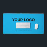 Logo et texte simples minimalistes personnalisés<br><div class="desc">Simple logo et texte personnalisés bleu clair ou toute couleur Tapis de bureau Améliorez votre espace de travail en utilisant notre Tapis de bureau ergonomique et minimaliste. Ce tapis de bureau élégant, moderne et professionnel vous permet de personnaliser votre bureau d'employé d'une manière unique. Ajoutez le logo de l'entreprise, le...</div>