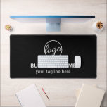 Logo moderne noir simple personnalisé<br><div class="desc">Tapis de bureau simple avec votre logo,  nom d'entreprise et slogan en noir.</div>