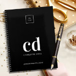 Logo noir blanc monogramme initiales business 2026<br><div class="desc">Arrière - plan noir et texte blanc. Personnalisez et ajoutez votre logo,  vos initiales monographiques,  votre nom et une année de titre 2026 (chaque année). Votre logo à la fois sur l'avant et sur l'arrière. Espace pour l'adresse de votre site web à l'arrière.</div>