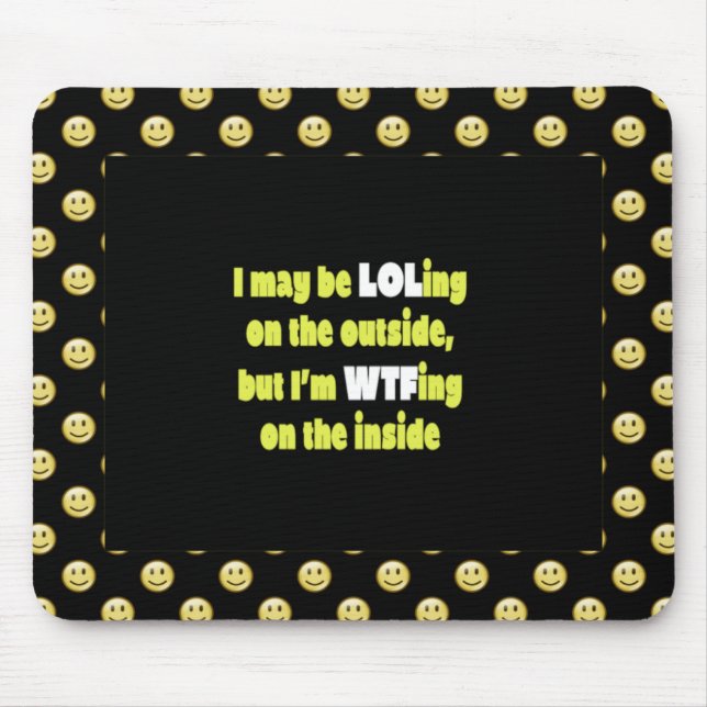 LOLing sur le tapis extérieur de souris (Devant)