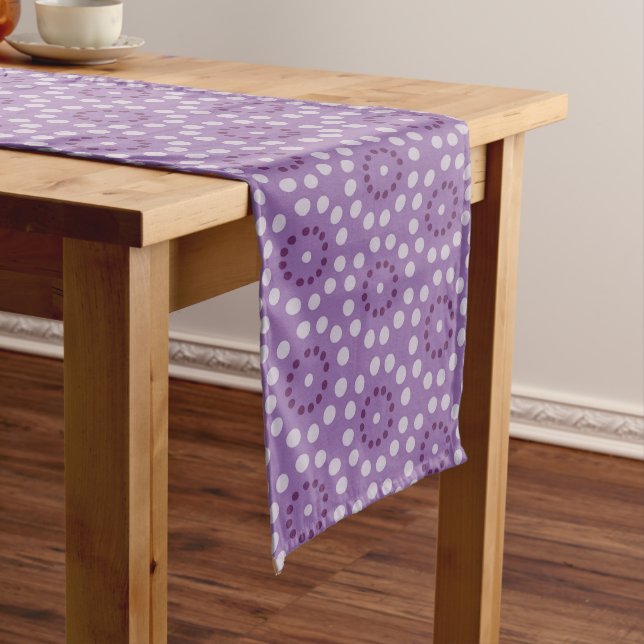 Long Chemin de table à motif de cercles violets (In Situ)