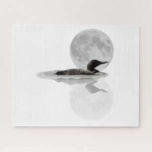 Loon Swims Dans Le Puzzle De La Lune