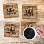 Lot De Dessous-de-verres Cabine Nom de famille Rustic Wood Personnalisé<br><div class="desc">Créez un ensemble de dessous de verre acryliques personnalisés de 4 (en carré ou rond) avec NOM FAMILY CABINE et date établie par l'année ou autre texte avec une image des pins forestiers dans les bois et les planches de bois rustiques. Idéal pour un cabine de famille, un gîte de...</div>