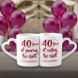 Lot De Mugs 40e Anniversaire Ruby Hearts Confetti Amusement<br><div class="desc">Personnalisez avec les noms et l'année mariage du couple heureux. Un cadeau amusant,  unique et personnalisable pour célébrer le 40e anniversaire du mariage de rubis. Conçu par Thisisnotme©</div>