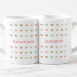 Lot De Mugs Amateurs Coeurs et noms<br><div class="desc">Cadeau pour un couple nouvellement engagé. Un cadeau romantique pour un couple marié ou engagé. Personnalisez avec les noms de chaque personne à l'avant et à l'arrière.</div>
