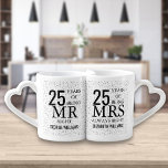 Lot De Mugs Coeurs d'argent 25e anniversaire M. Mme Right<br><div class="desc">L'ARGENT COEUR CONFETTI 25E ANNIVERSAIRE M. MRS. MUGS DROITS. Customisez les noms et les dates pour créer un cadeau amusant et unique pour célébrer un 25e anniversaire de mariage d'argent. Conçu par Thisisnotme©</div>