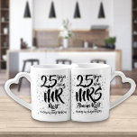 Lot De Mugs Confetti des Coeurs d'argent du 25e anniversaire<br><div class="desc">LE 25E ANNIVERSAIRE ARGENT COEUR DES MUGS CONFETTI PERSONNALISABLES. Personnalisez avec les noms et l'année mariage du couple heureux. Un cadeau amusant,  unique et personnalisable pour célébrer l'anniversaire mariage de n'importe qui. Conçu par Thisisnotme©</div>