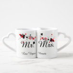Lot De Mugs Épouser de M. et de Mme Las Vegas<br><div class="desc">Tasses romantiques d'emboîtement pour Las Vegas épousant des nouveaux mariés. Cartes de jeu avec des clubs,  des coeurs,  des diamants,  et des pelles en noir et blanc et rouge.</div>