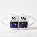 Lot De Mugs Las Vegas Mariée et Salle<br><div class="desc">Tasses de nidification romantiques pour les jeunes mariés mariages de Las Vegas. La Sphère sur la bande de Las Vegas comme une planète tournante vue sur la Terre sur un côté et le thème de casino Lucky in Love sur le dos. Tous les éléments permettent de customiser et/ou de supprimer...</div>