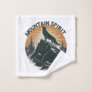 Loup de la majesté montagneuse hurlant sur le pic