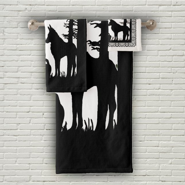 Loup de Petit Chaperon Rouge Noir Blanc dans les B (Black white Little red riding hood in woods with wolf on bath towel set.)