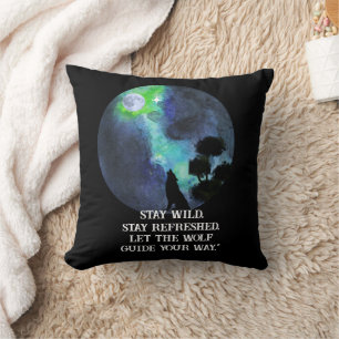 Loup hurlant et oreiller de lune Nuit de la forê