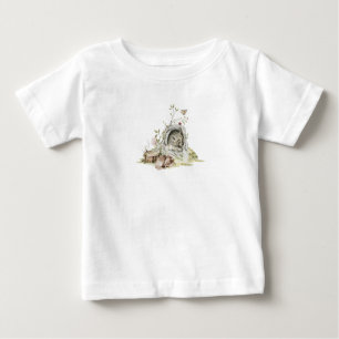 L'ours dans un T-shirt arboré