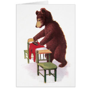 L'ours de nounours repasse des vêtements