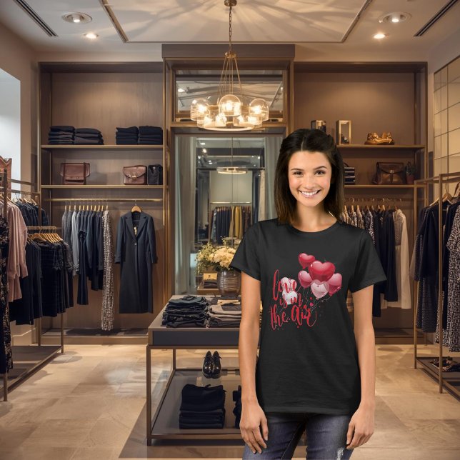 Love Is In The Air T-Shirt (Créateur téléchargé)