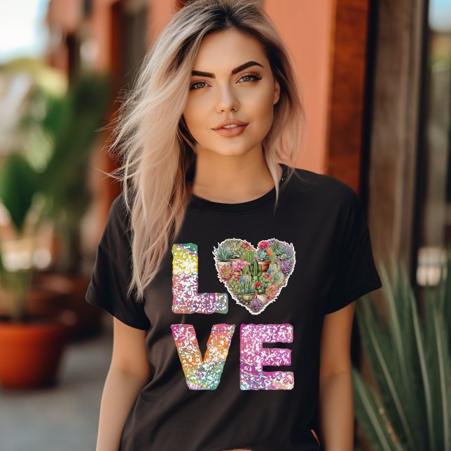 Love Stacked Word Women's Basic T-Shirt (Créateur téléchargé)