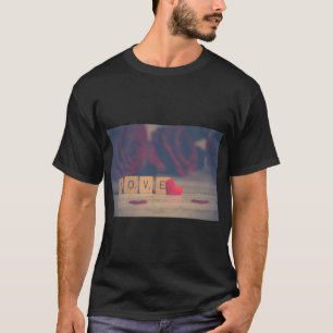 LOVE – T-Shirt au Message Simple et Puissant