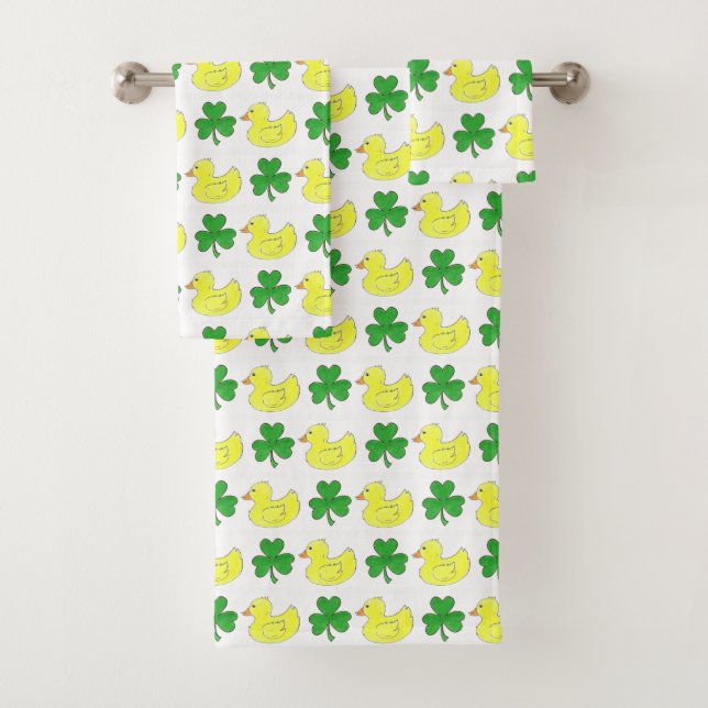 Lucky Duck Irlandais Shamrock Clover Rubber Ducky (En situation)