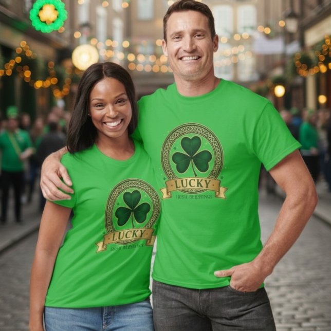 Lucky Irish Blessings Shamrock Badge T-Shirt (Créateur téléchargé)