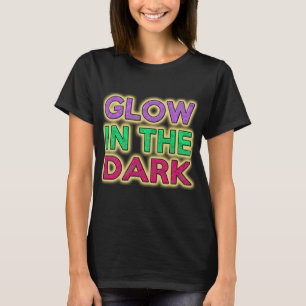 LUEUR DANS le T-shirt FONCÉ