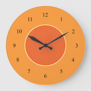 Lumière et petite horloge noire orange-foncé de