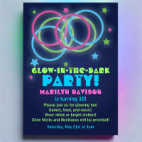 Luminosité dans l'obscurité des invitations de la 
