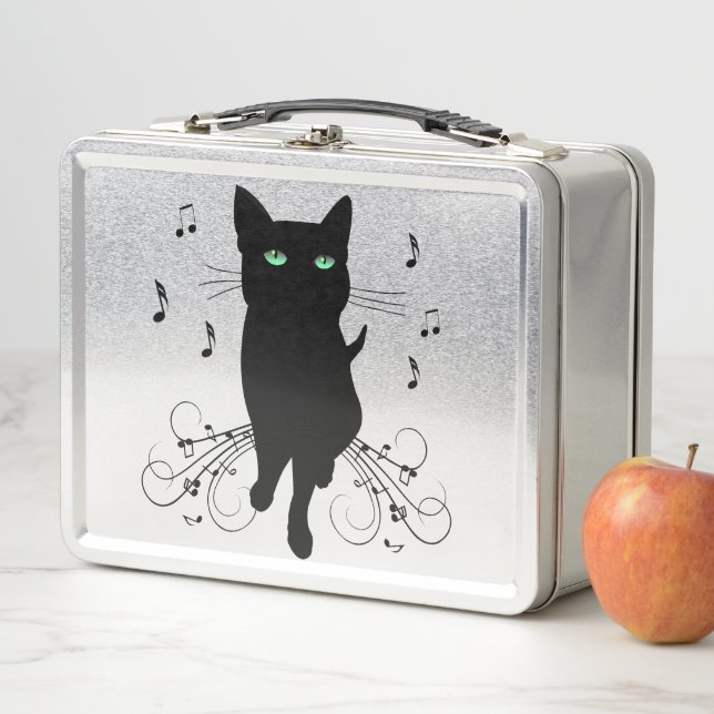 Lunch Box Black Cat Surrounded by Whispering Notes of Music (En situation)