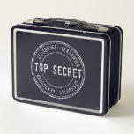 Lunch Box Haut de la ceinture de sécurité de l'anneau secret<br><div class="desc">Boîtier de sécurité pour porte-anneau mariage que vous pouvez remplir fera tout ce dont votre porte-anneau spécial a besoin pour se sentir comme votre agent secret spécial. Parce que s'il choisit d'accepter la mission,  il sécurisera et gardera les anneaux mariages. (voir aussi de mignons invitations de puzzle)</div>