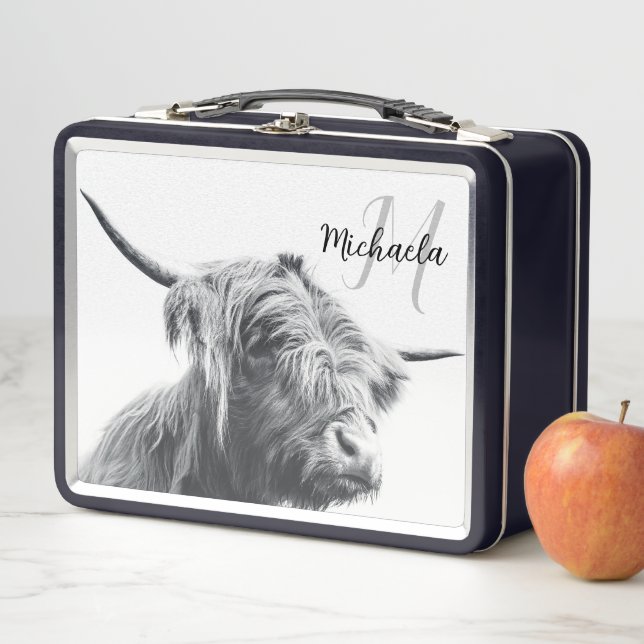 Lunch Box Highland cow portrait initial monogram black white (En situation)