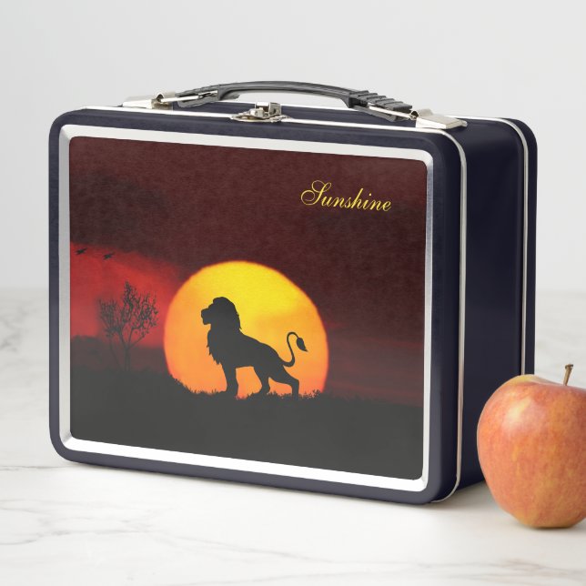 Lunch Box Lion sauvage, lever et calligraphie sur une jungle (En situation)
