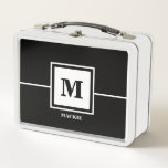 Lunch Box Nom du monogramme Meilleur homme Groomsman Black<br><div class="desc">DO-IT-YOURSELF : Boîte à cadeaux Groomsmen Vos copains ont eu votre dos et sont sur le point de vous soutenir pendant votre grande journée. Faites part de votre appréciation en leur offrant une collection de cadeaux personnalisés. Aucun ciseau ou colle nécessaire pour ce projet, seulement des cadeaux cool et quelques...</div>