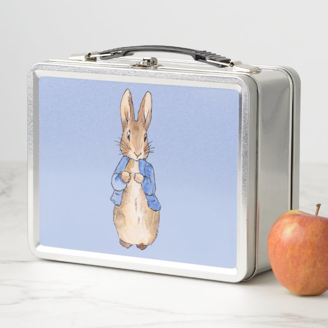 Lunch Box Pierre le Lapin avec fond bleu   (En situation)