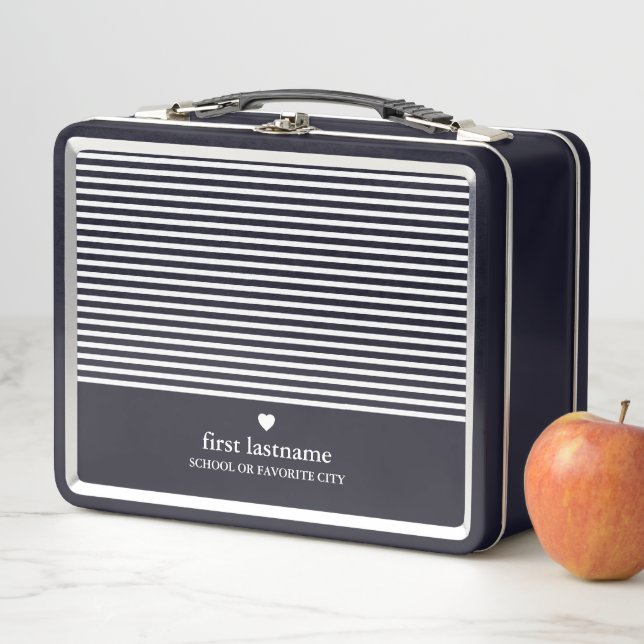 Lunch Box Rayures modernes avec Monogramme cardiaque haut de (En situation)