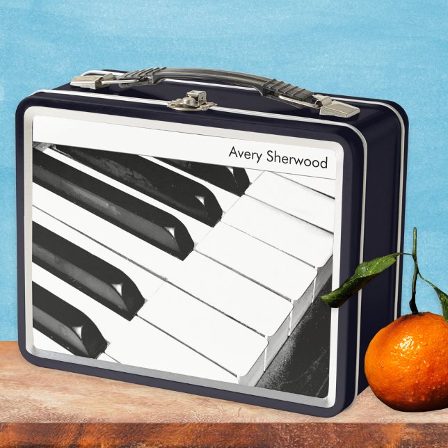 Lunch Box Touches de Piano Noires et Blanches Personnalisées (A stylish lunch box with piano keyboard photo. Personalize with your name or initials. An ideal gift)