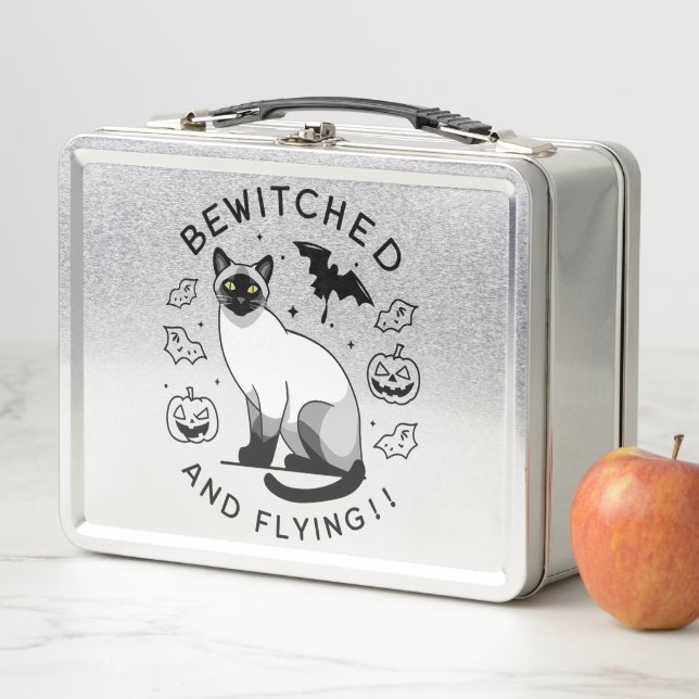 Lunch Box Vol envoûté : Le chat siamois enchanté (En situation)