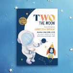 Lune Extra Space Kids 2e anniversaire Invitations<br><div class="desc">DEUX la Lune ! De ce monde invitations de fête de 2ème anniversaire pour garçon ou fille. Customisez des invitations d'anniversaire avec un astronaute, une cailloux, une lune géante et des étoiles qui mettront des étoiles dans les yeux de votre tout-petit et de vos invités. Illustration de lune joueuse sur...</div>