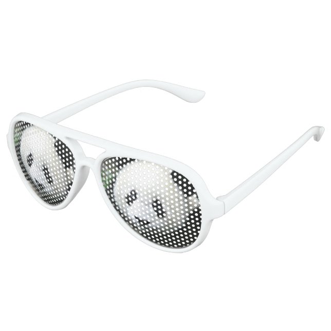 Lunettes De Fête Aviateur Panda géant dans l'herbe verte ensoleillée (Angle)