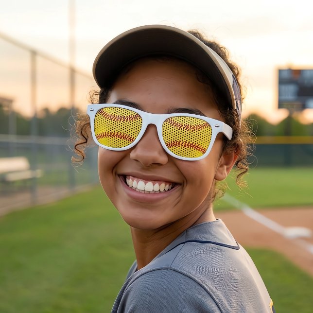 Lunettes De Fête Retro Fastpitpitch Softball Player ou Team Party Fun Spo (Funny softball sunglasses for fastpitch softball players and fans. Great for game day or parties!)