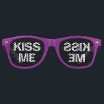 Lunettes De Fête Retro Kiss Me Party Shades Funny Trendy Retro Halftone<br><div class="desc">Amusante fête Kiss Me Retro Haftone lunettes de soleil design.</div>