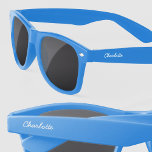 Lunettes De Soleil Nom de script moderne personnalisé<br><div class="desc">Ajoutez votre nom pour customiser les deux côtés dans une police de typographie de script moderne.</div>