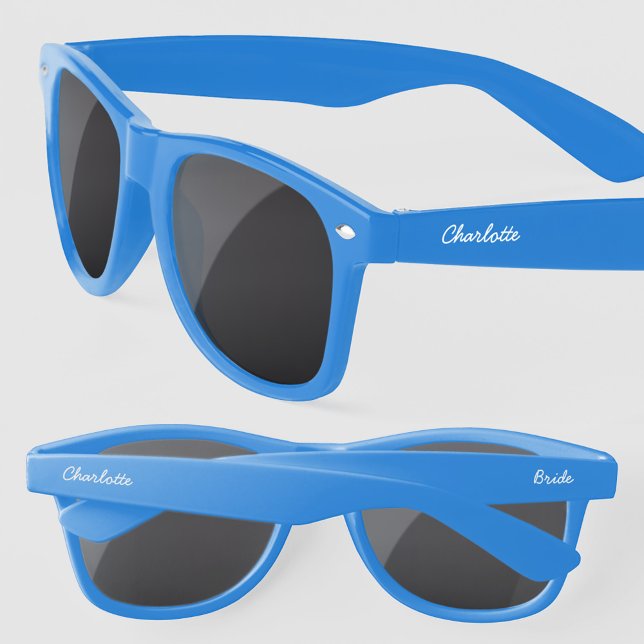 Lunettes De Soleil Nom de script moderne personnalisé de la mariée (Bride name modern script font personalized bachelorette bridal shower hen party wedding sunglasses)