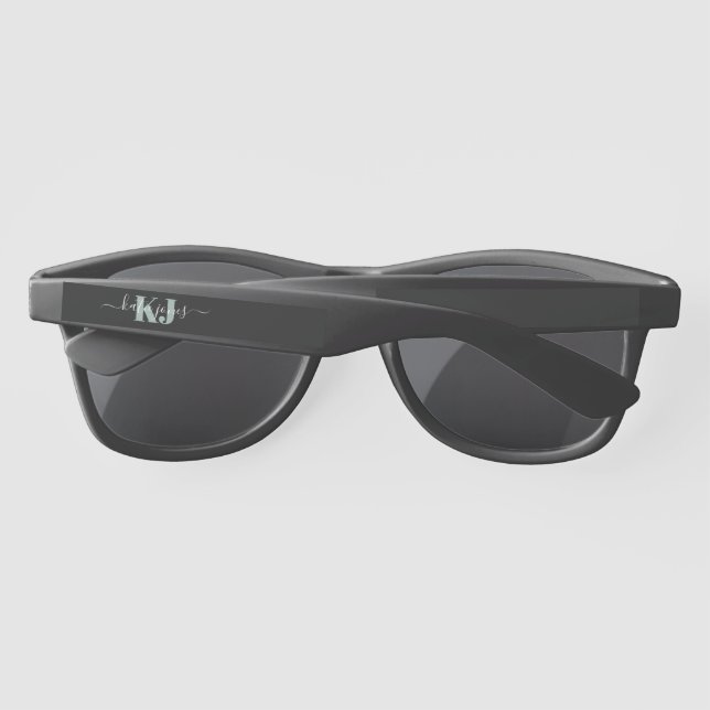 Lunettes De Soleil Nom et monogramme verts | Typographie rétro (Dos)