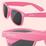 Lunettes De Soleil Texte du script de nom personnalisé<br><div class="desc">Ajoutez votre nom ou votre choix de texte pour customiser les deux côtés dans une police de typographie de script moderne.</div>