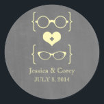 Lunettes Geeky Jaune Chalkboard Stickers Mariage<br><div class="desc">Lunettes geeky chic et sexy Stickers de Mariage en tableau jaune avec un coeur mignon flanqué de deux paires de lunettes nerveux, une paire de manteaux et une paire de ceintures représentant le marié et la mariée sur un arrière - plan de tableau noir. Ces autocollants de mariage offbeat sont...</div>